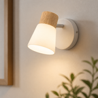 Moderne Waschtischleuchte mit Glaskegel