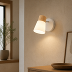Moderne Waschtischleuchte mit Glaskegel