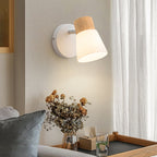 Moderne Waschtischleuchte mit Glaskegel