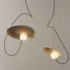 Moderne Metall-Pendelleuchte mit Scheibenform