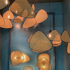 Suspension Rustique en Métal et Pétales