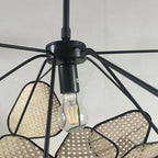 Suspension Rustique en Métal et Pétales