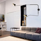 Moderne Metall-Wandleuchte mit Schwenkarm