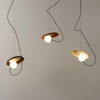 Moderne Metall-Pendelleuchte mit Scheibenform