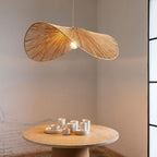 Suspension rustique en corde et feuilles